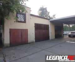 Dom w Legnicy z budynkami warsztatowymi i gospodarczymi